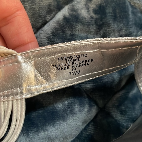 New York Transit wedge slip on dress shoe. Size 7.5 - Picture 10 of 10